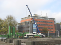 907679 Gezicht op het 'BAM-dorp' aan de Talmalaan, bij het bedrijfsverzamelgebouw De Goeman (Goeman Borgesiuslaan 77) ...